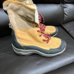 Clarks Women's Arctic Venture Winter Mid-Calf Cold Weather Boots Camel Size 8.5